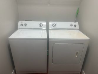 Washer dryer set