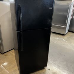 Frigidaire Apartment Size Top Freezer Refrigerator In Black 