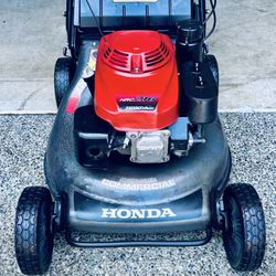 HONDA — HRC216HXA | Top-of-the-Line Commercial Lawn Mower | Hydrostatic Self-Propel + Blade-Stop | Excellent Condition!