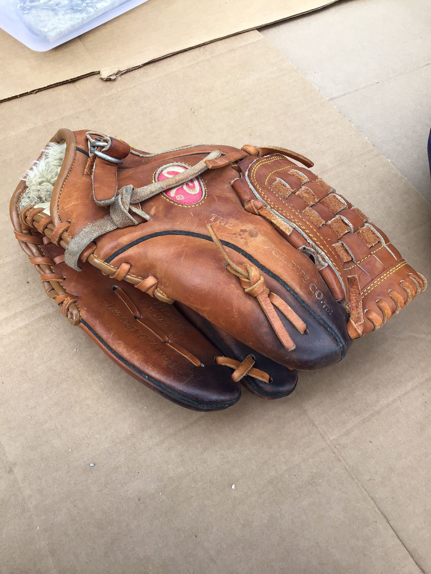 Baseball glove