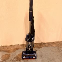 Shark lift away duo clean vacuum