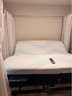 *Like-New King Size Tempur-Pedic BED*
