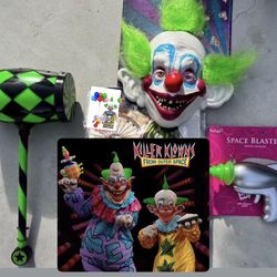 Spirit Halloween , Killer Klowns from Outer Space Shorty Mask and accessories NEW