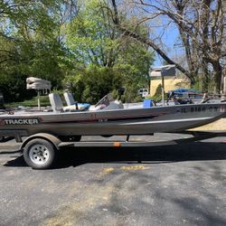 Tracker Bass Boat. 17 Ft