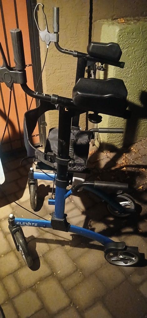 Drive Medical Elevate Upright Walker