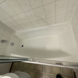 Kohler Cast-Iron Bathtub 5’