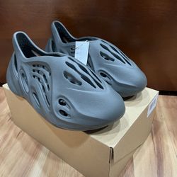 Yeezy Foam Runner Carbon 