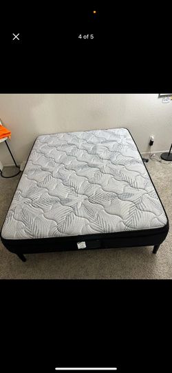 Queen Mattress + Adjustable Base Frame – Great Condition!