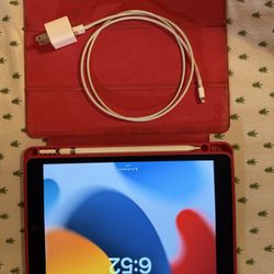 iPad (8th gen) Apple Pencil + Case + Charger bundle