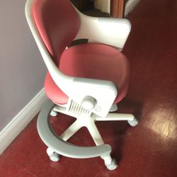 Nice office chair almost new