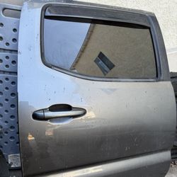 Tacoma 2020 Right Rear Door Doble Cab Clean Complet 