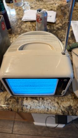 Alaron portable 7 inch black and white am/fm radio