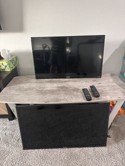 32” Samsung TV x2