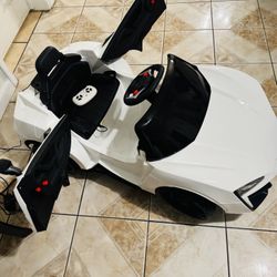 12-Volt Kids Ride On Car 2.4G RC Electric Vehicle with Lights MP3 Openable Doors White