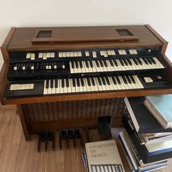 Antique Organ Hammond T