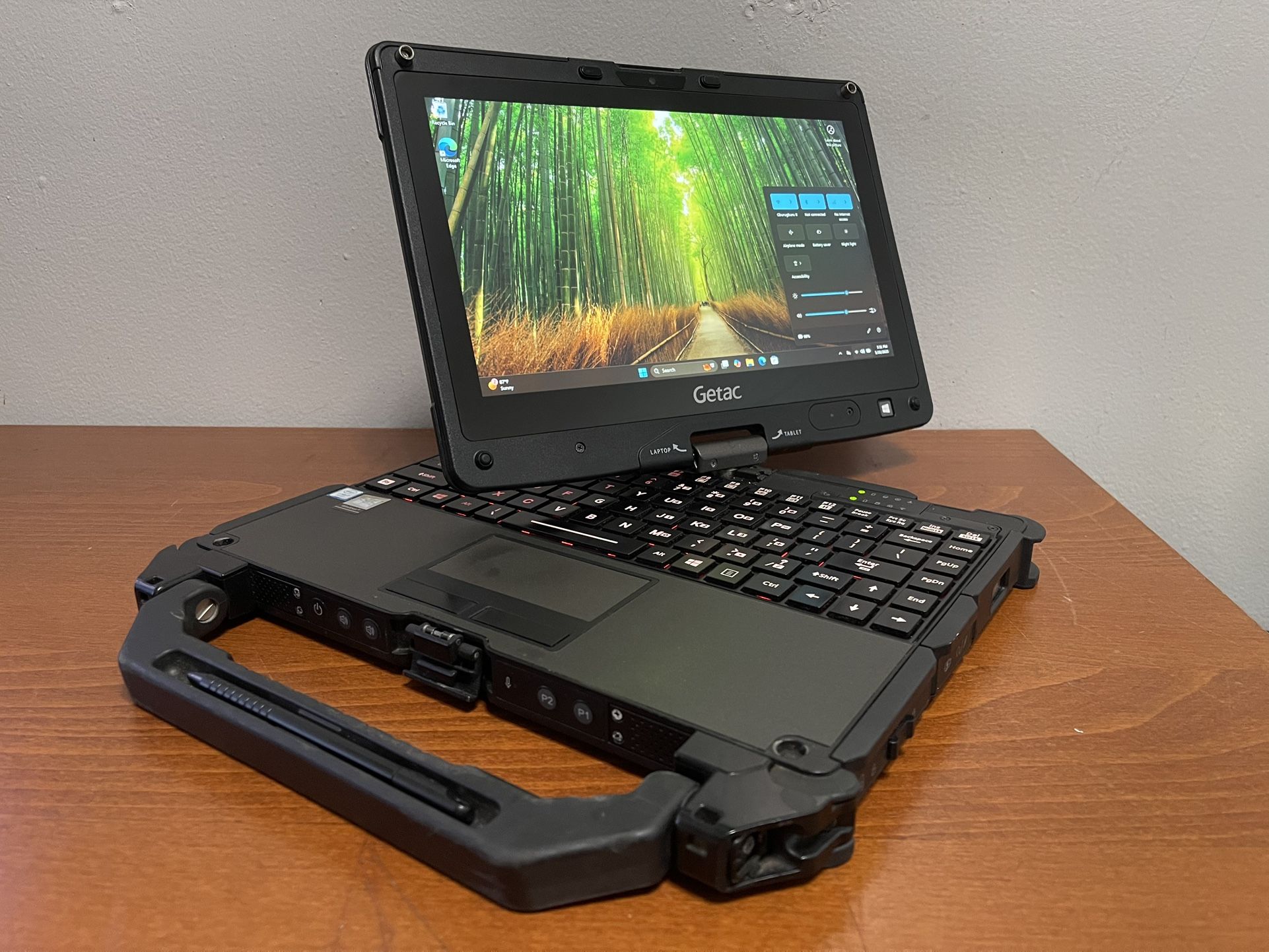 Getac V110 G4 2 In 1 Rugged Laptop Intel Core I7 2.60GHz 16GB Ram 1TB SSD Touch 4GLTE