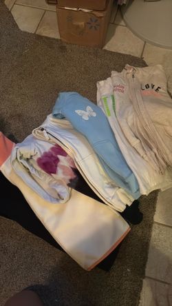 8 Sweaters size:8 No stains nor rips, gently used.