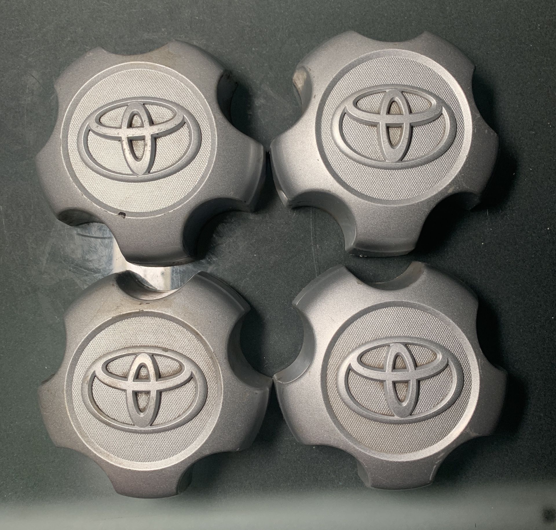 2006-2012 Toyota RAV4 center caps