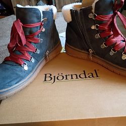 Women's Short Boots Size 9.5