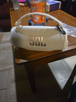 $120 JBL Charge 6 white