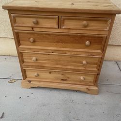 dresser, Solid Wood Excellent Condition All Drawers Work Lightly Has Been Used