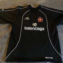 balenciaga jersey shirt size M but fits like L