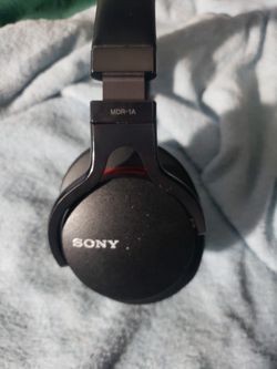 Sony Overear Headphones MDR-1A Thumbnail