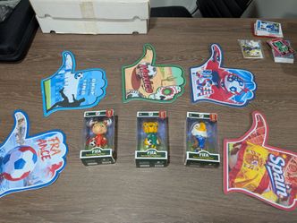 FIFA World Cup 2026 Figurine Mascot Set Trio Host Nations and Foam Fingers