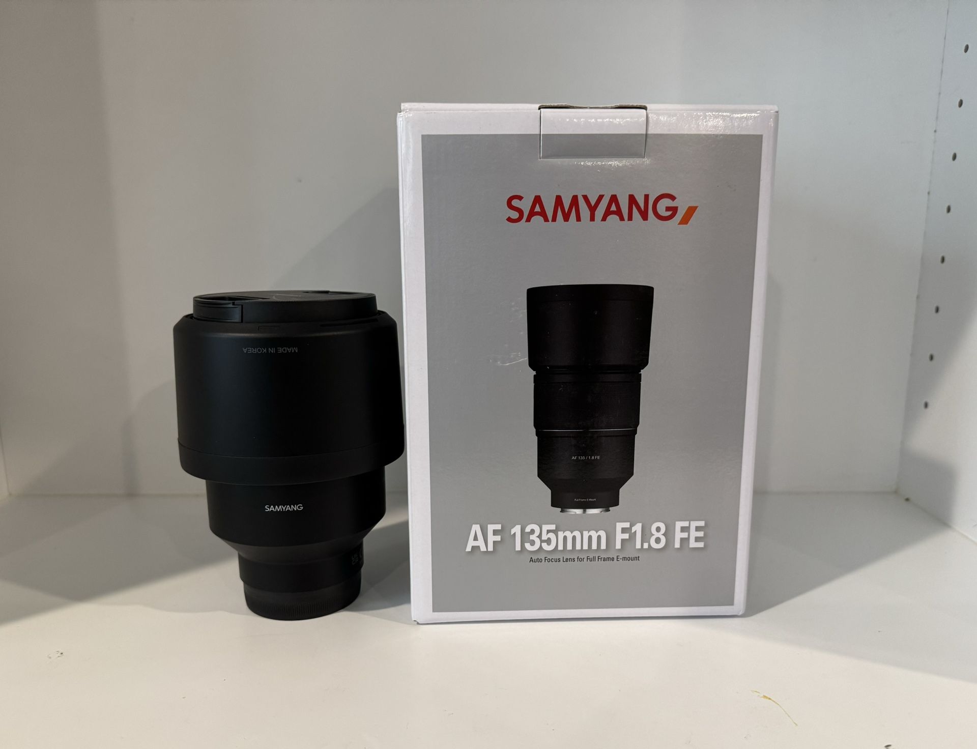 Samyang 135mm 1.8 AF for Sony E + Lens Station