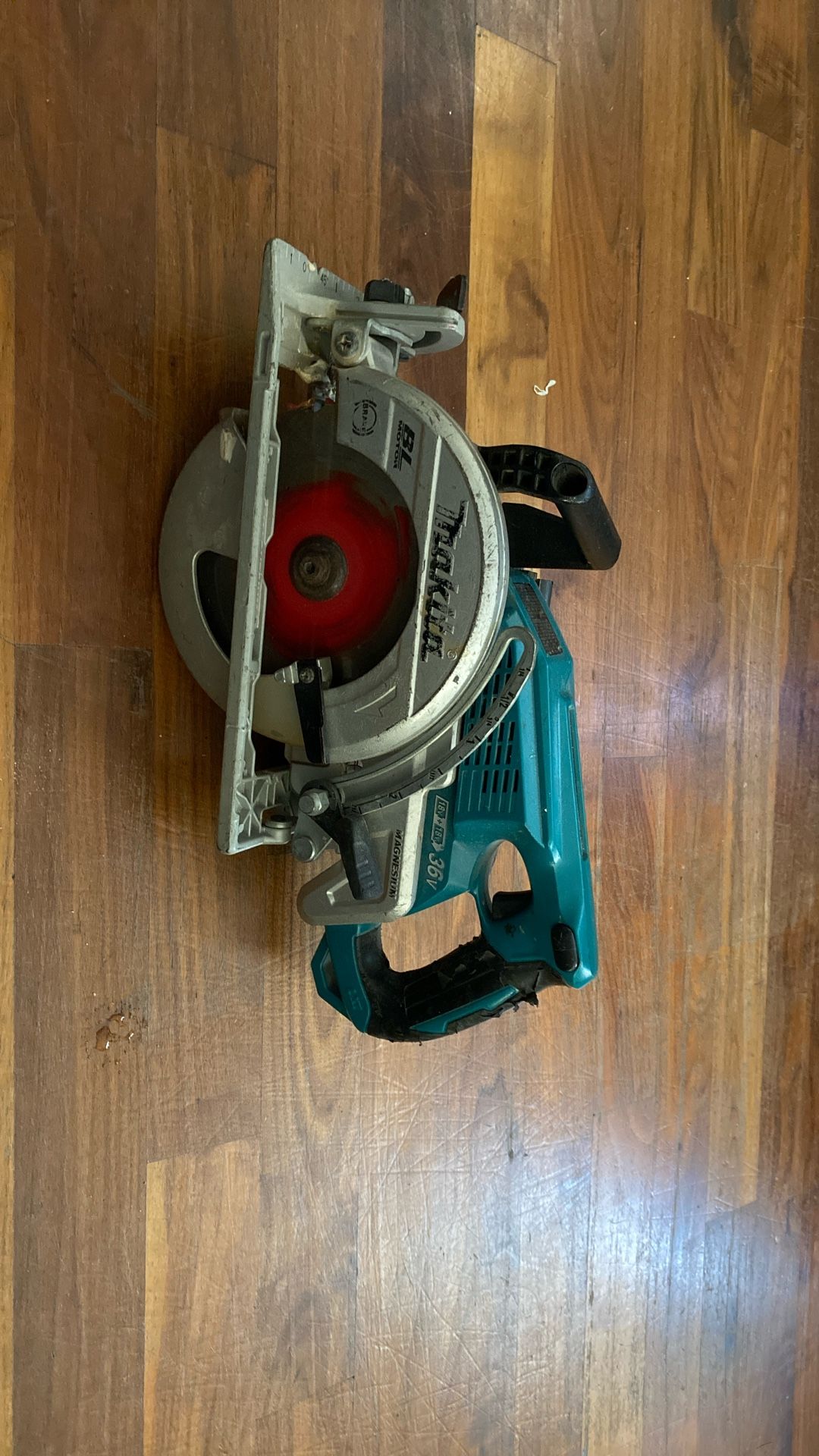Cordless Skillet Saws