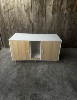 TV stand / cat inclosure