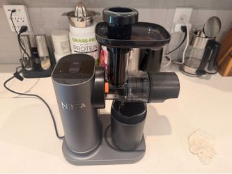 Nina Cold-Press Juicer