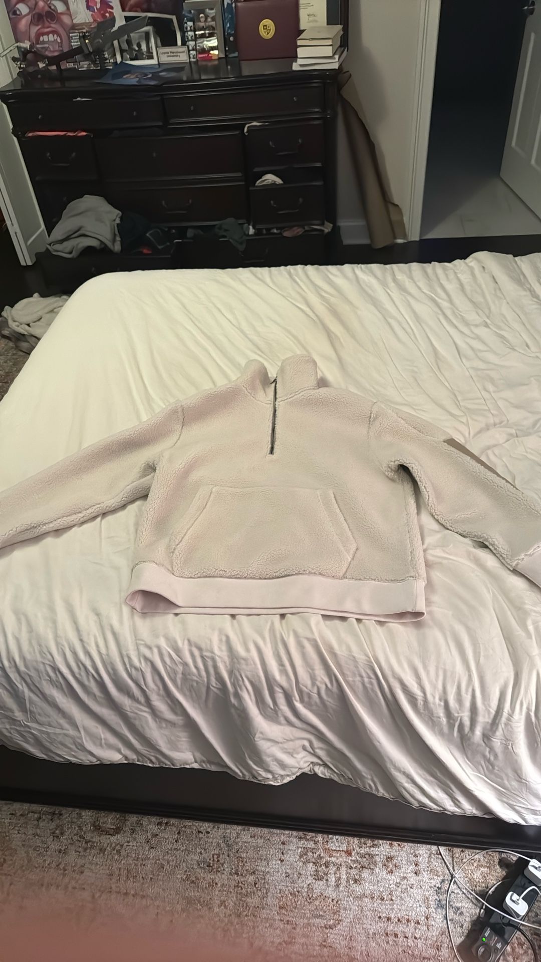 Large White Banana Republic Neck Sweatshirt