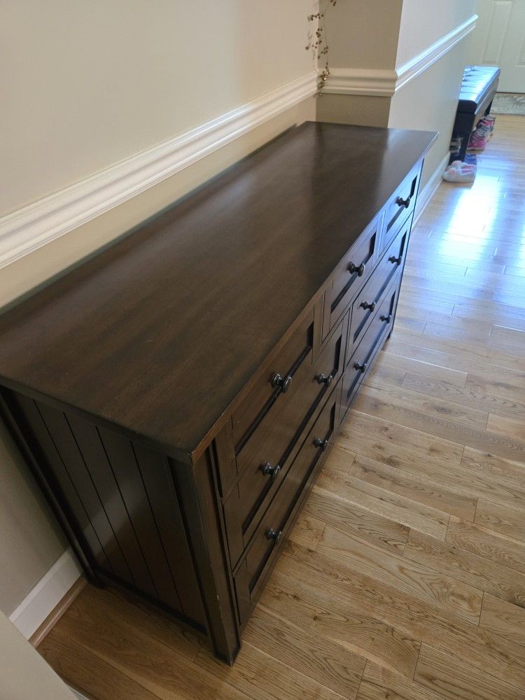 Solid wooden Chest Of Drawers For Sale
