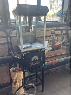 Popcorn maker with popcorn seeds