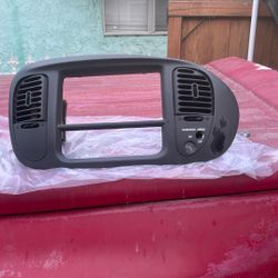 Center Dash Radio Bezel  Ford F150 Trucks Expedition 