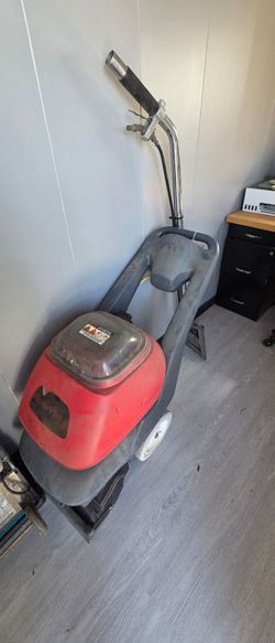 Carpet cleaning machine