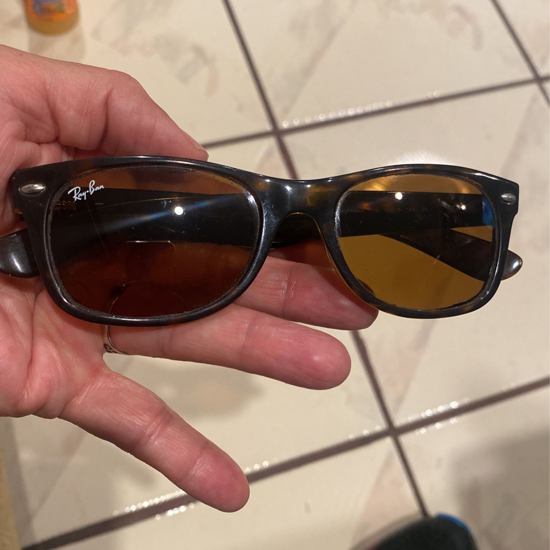 Ray ban New Wayfarer Sunglasses Used Good Condition