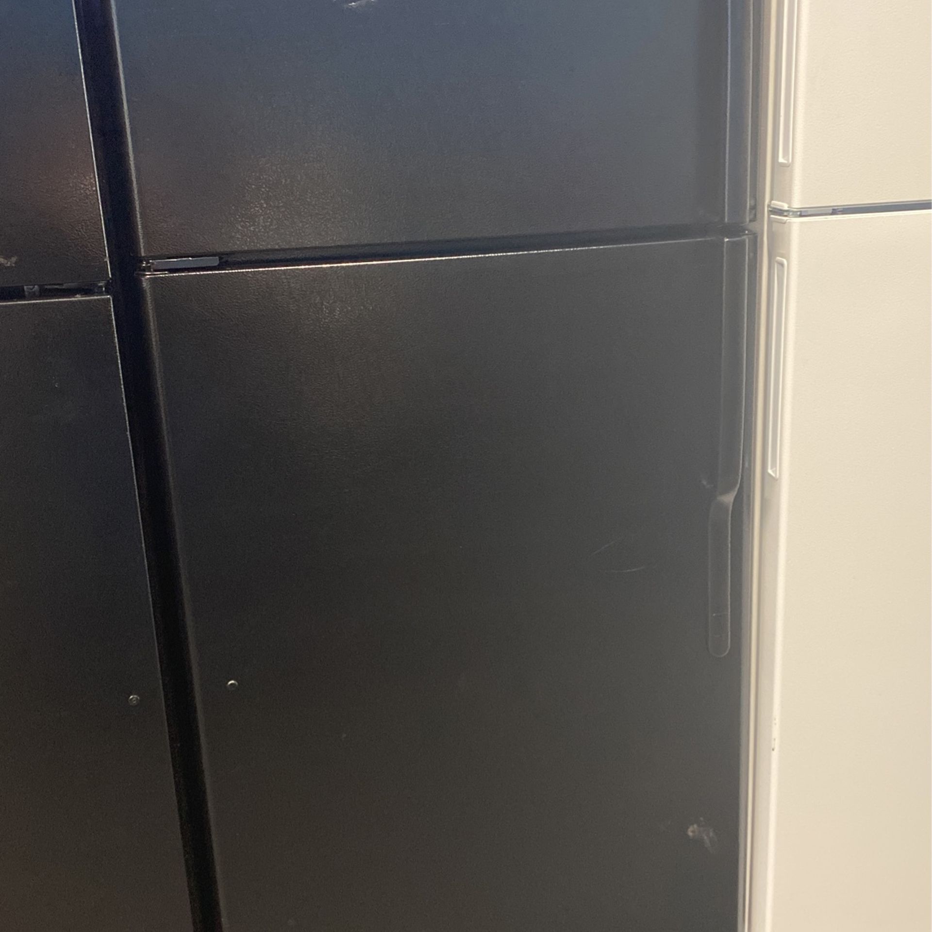 ❤️ BEAUTIFUL REFRIGERATOR TOP AND BOTTOM BLACK GE 