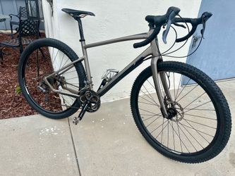 Gravel bike GIANT Revolt