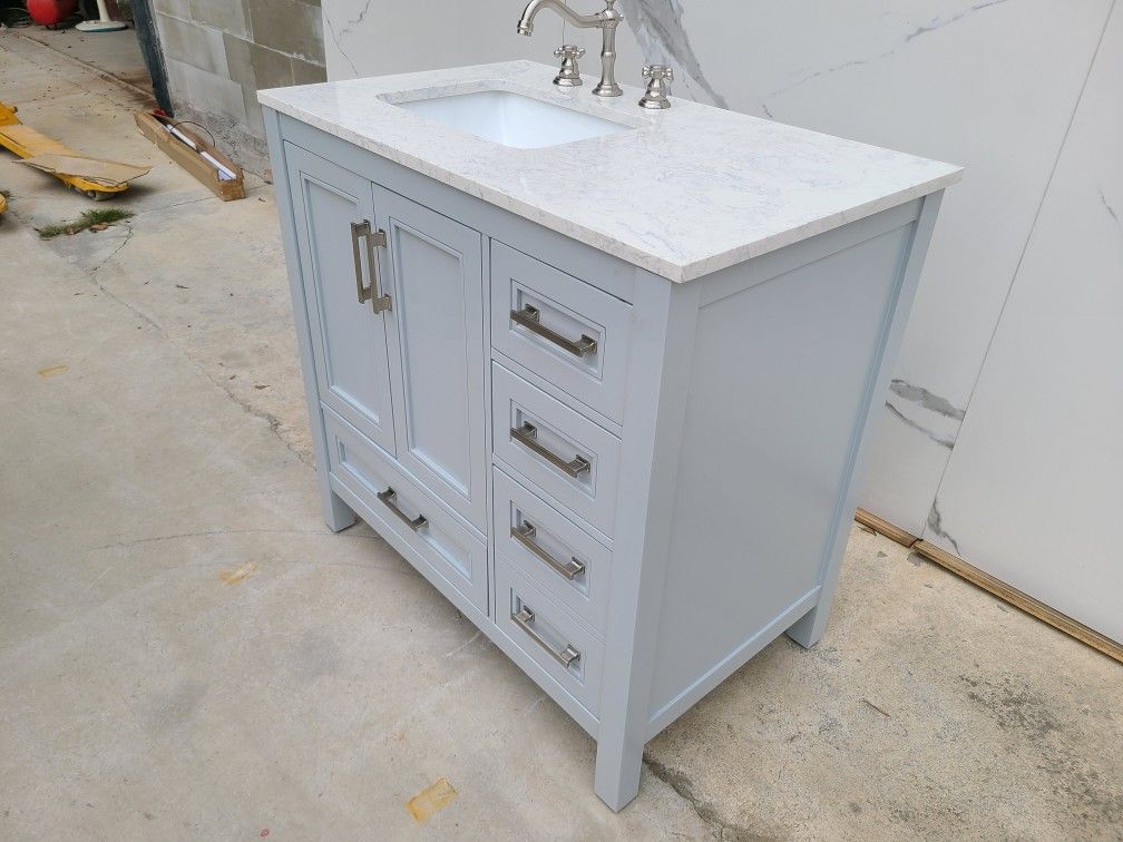 36-in Light Gray Undermount Single Sink Bathroom Vanity with Engineered Carrara Marble Top（LOWES：(contact info removed)）