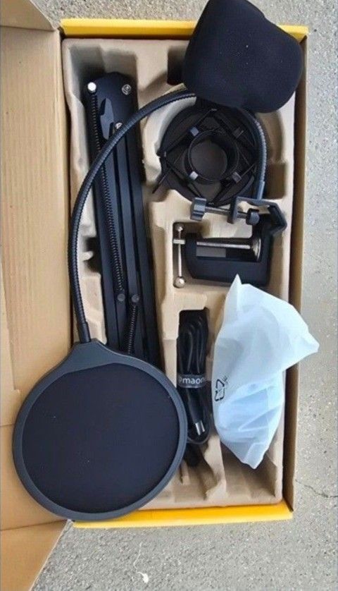 Maono Podcasting Microphone Kit Brand