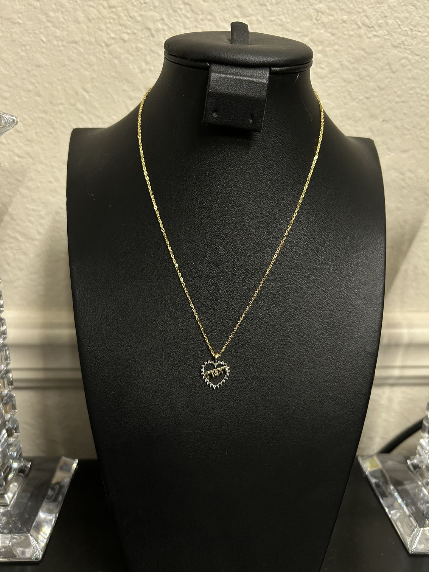 14k Chain “mom”