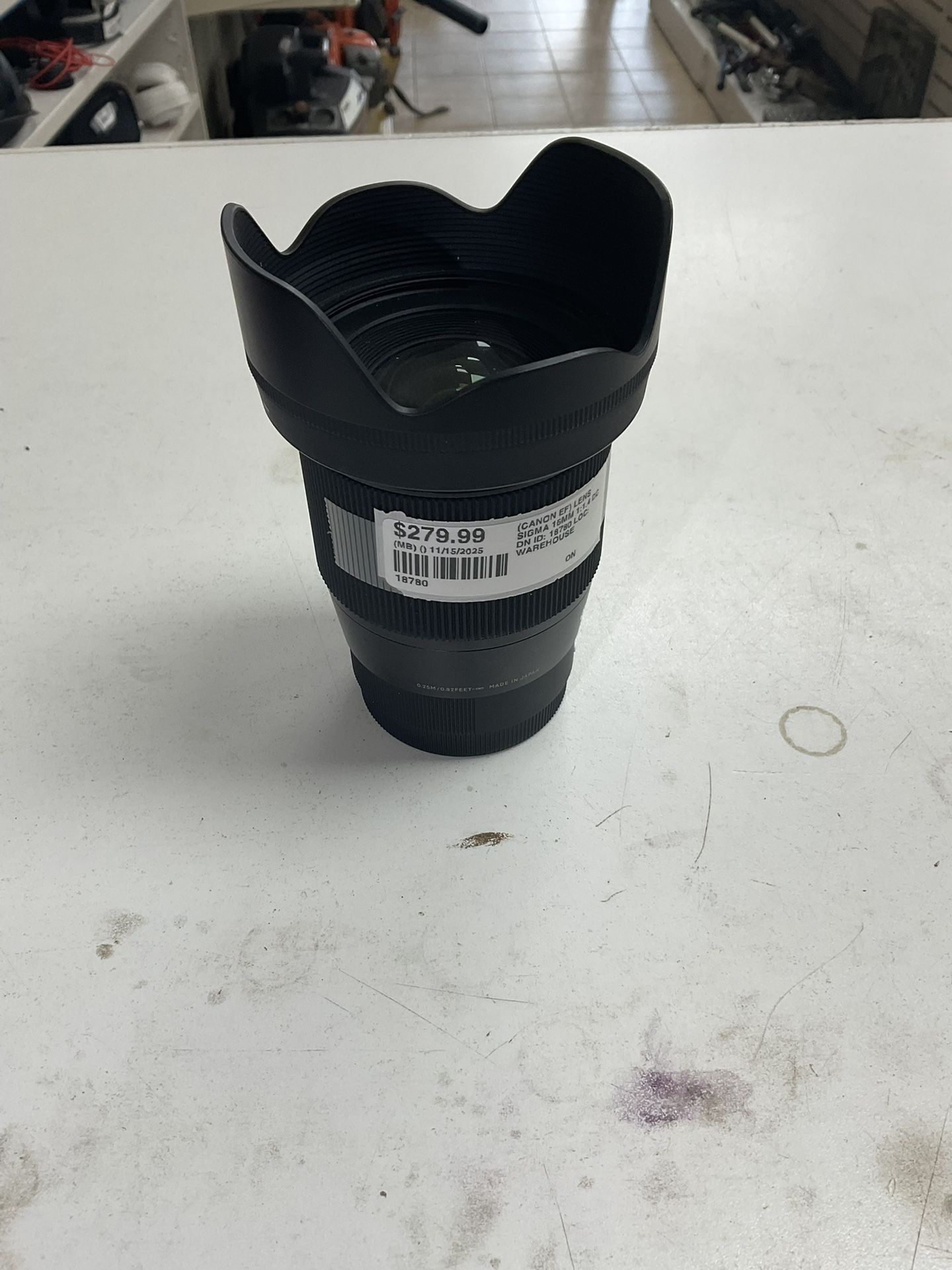 Sigma (Canon EF) Lens With Hood