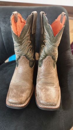 Boys Ariat cowboy boots