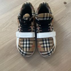 Burberry , Size 10