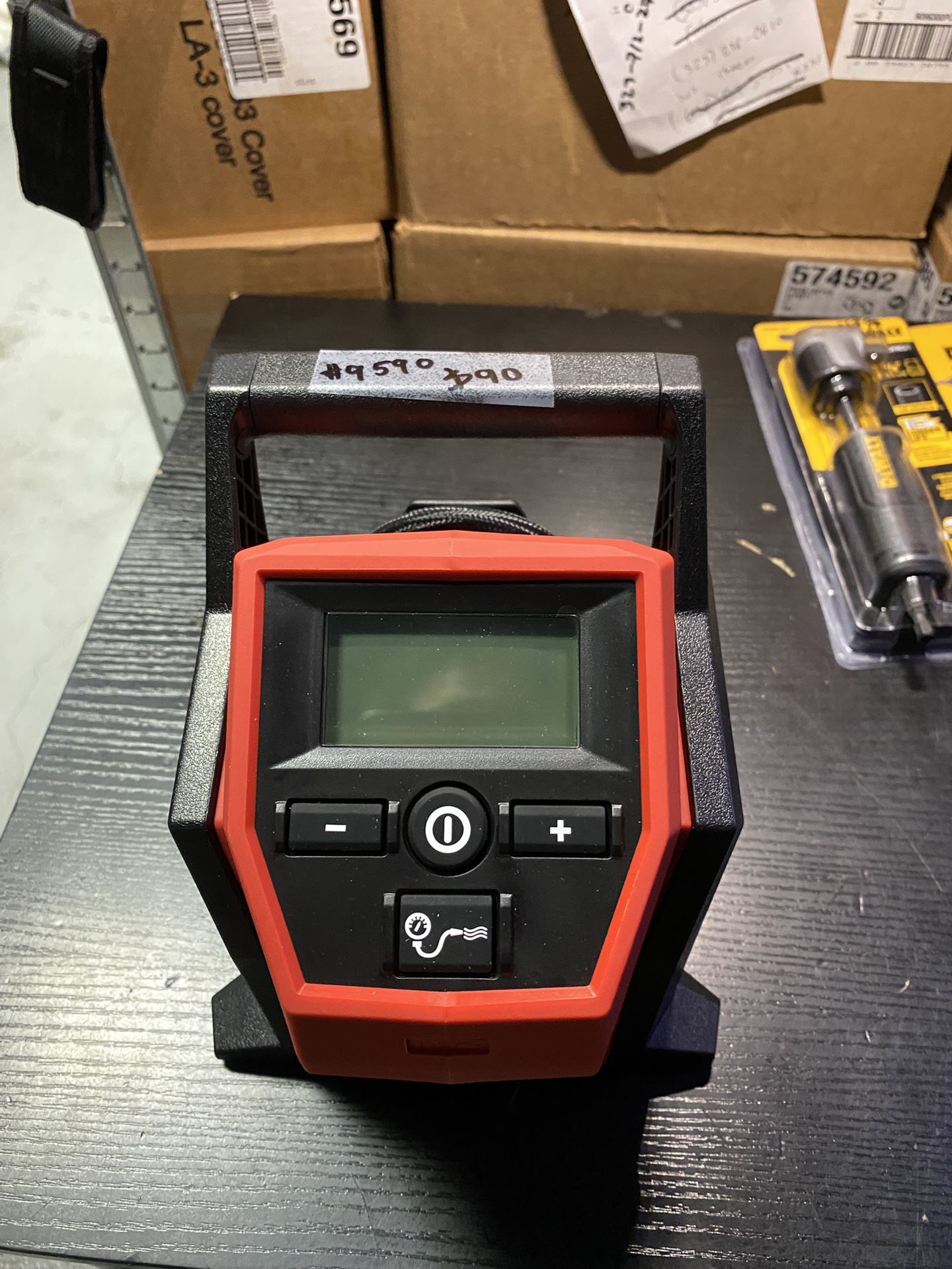 Milwaukee M12 12-Volt Lithium-Ion Cordless Electric Portable Inflator (Tool-Only)