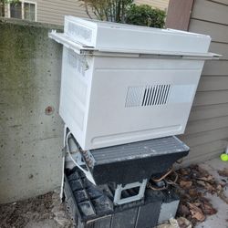 Window AC Unit 