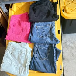 Pantalones talla 3/4 $10 cada uno