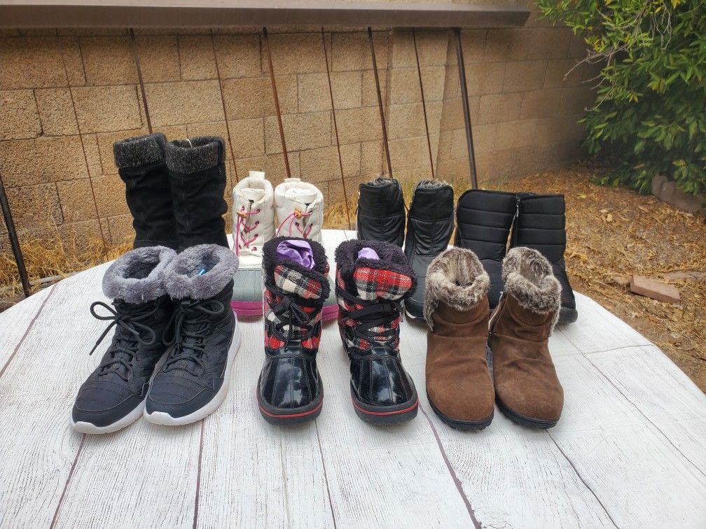 Snow Boots Womens Size 9 (See Description)